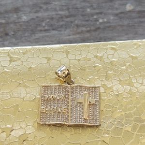 10k yellow gold holy Bible pendant
